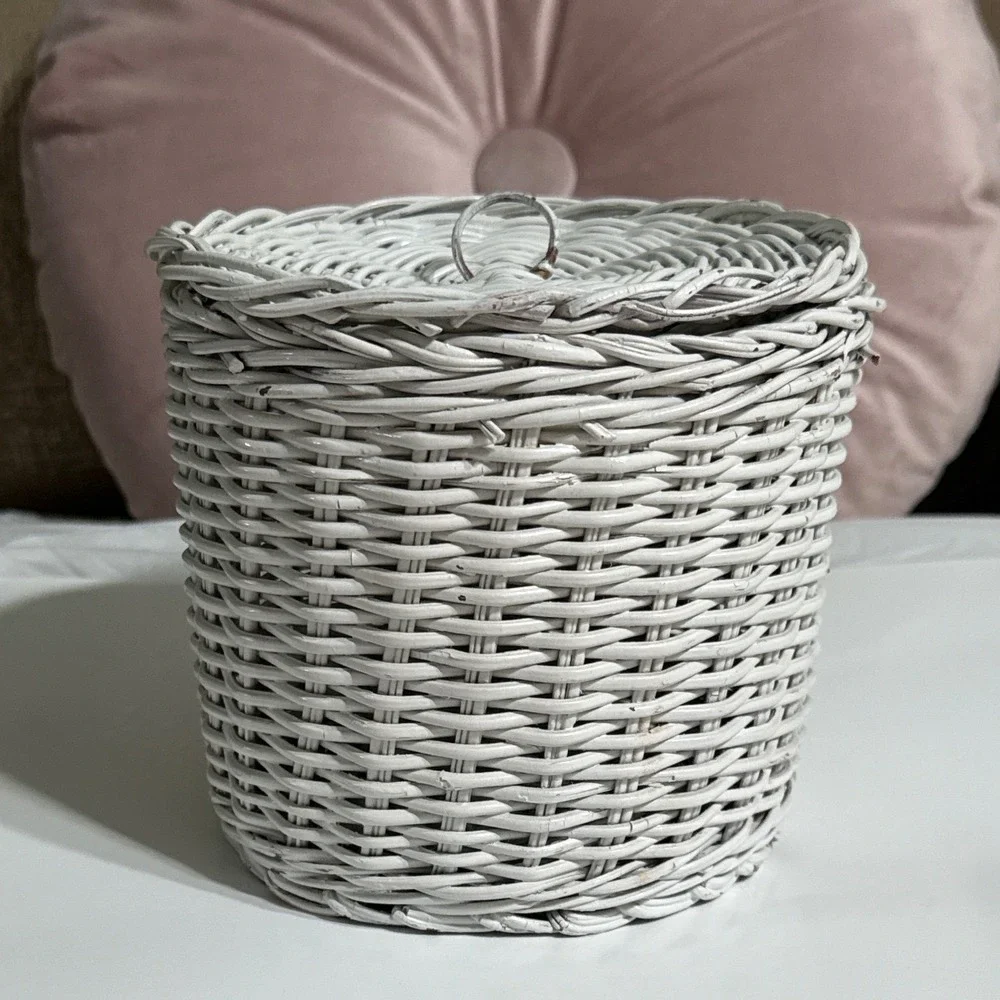 Vintage White Woven Wicker Round Storage Basket with Lid Small Decorative Bin
